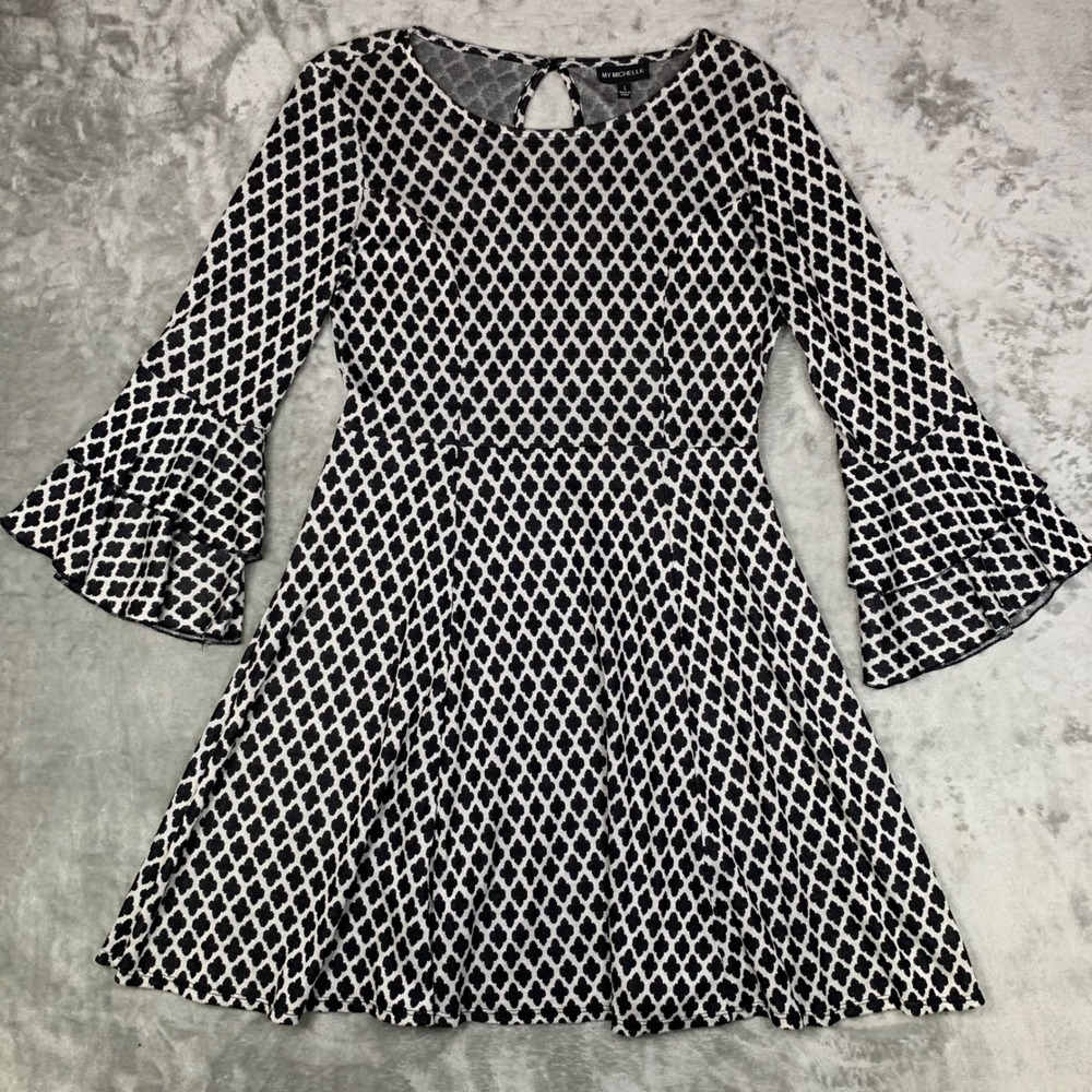My Michelle Geometric Knit Bell Sleeve Dress L Black White Fit & Flare‎ Retro